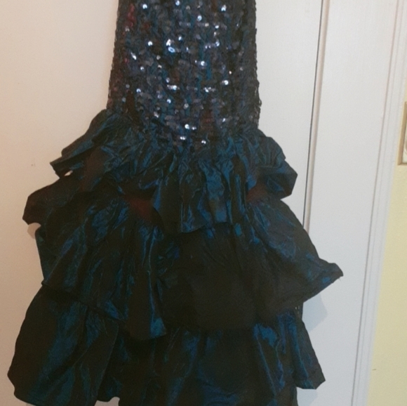 Dress - Picture 3 of 3